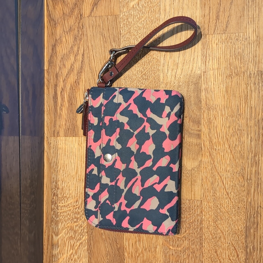 Fossil wristlet wallet
